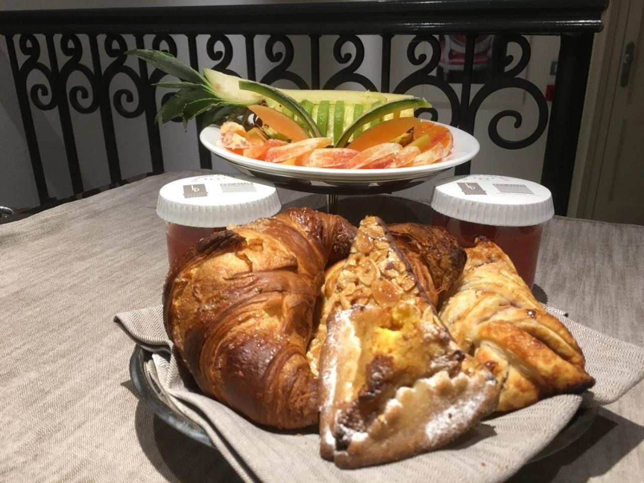 Escalus Luxury Suites Verona Bagian luar foto
